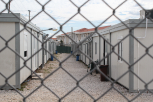 Νεκρός μετανάστης στην Αμυγδαλέζα, επεισόδια όλο το βράδυ στο κέντρο κράτησης