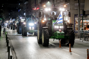 Αγρότες: Δεκάδες τρακτέρ στο κέντρο της Λάρισας, πριν την «κάθοδο» στην Αθήνα (Εικόνες και βίντεο)