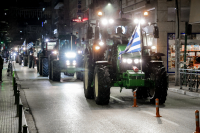 Αγρότες: Δεκάδες τρακτέρ στο κέντρο της Λάρισας, πριν την «κάθοδο» στην Αθήνα (Εικόνες και βίντεο)