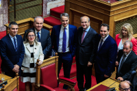Το έλλειμμα αντιπολίτευσης δίνει πόντους στον Μητσοτάκη