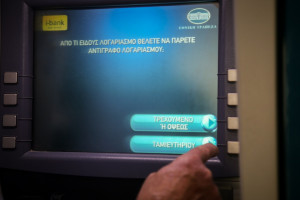 Συντάξεις Ιουνίου: «Χορεύουν» στον ρυθμό των εκλογών - Από το ATM στην... κάλπη!