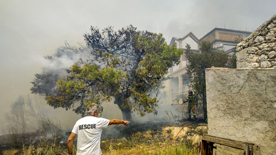 Φωτιά τώρα στο Κορωπί, εστάλη μήνυμα από το 112