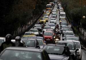 Κυκλοφοριακό «κομφούζιο» στους δρόμους της Αθήνας - Ουρές χιλιομέτρων στην Εθνική Οδό