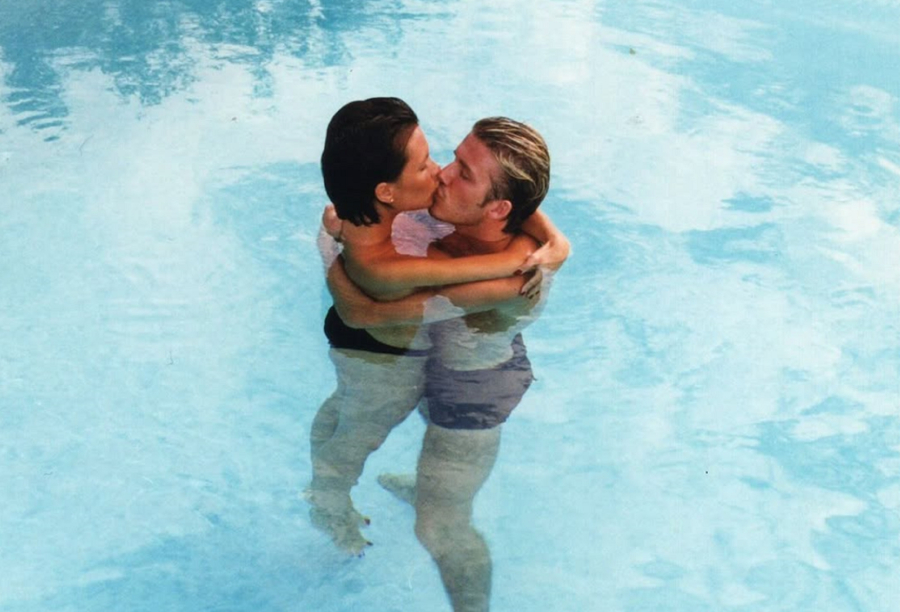 Ντέιβιντ- Βικτόρια Μπέκαμ: Το τρυφερό φιλί μέσα στην πισίνα και η ευχή για τα γενέθλιά της