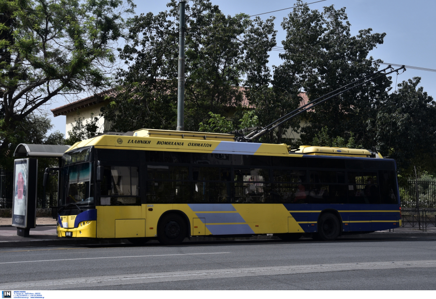 Τροχαίο στην Πατησίων: Τρόλεϊ συγκρούστηκε με φορτηγό