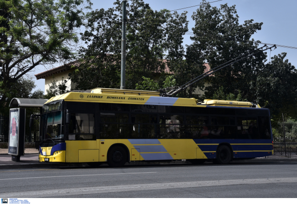 Τροχαίο στην Πατησίων: Τρόλεϊ συγκρούστηκε με φορτηγό