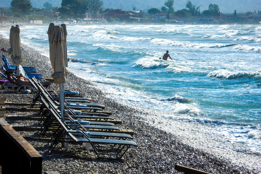 Καιρός: Με μπόλικα μποφόρ, μελτέμια και ανάσες δροσιάς αποχωρεί ο Αύγουστος