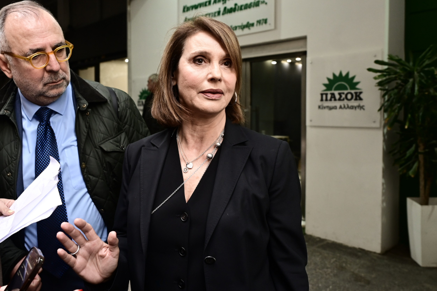 Μπατζελή για διαγραφή ενός έτους από το ΠΑΣΟΚ: Ακραία απόφαση - Η φοβικότητα συρρικνώνει και διχάζει