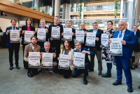Διαμαρτυρία της LEFT στο ευρωκοινοβούλιο για τα Τέμπη - «Να κληθεί στην Ολομέλεια ο Τζιτζικώστας» (Φωτογραφίες)