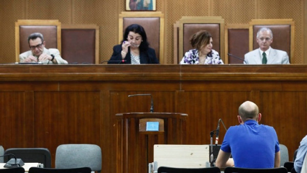 Δίκη Χρυσής Αυγής: «Στα μαχαίρια» οι κατηγορούμενοι