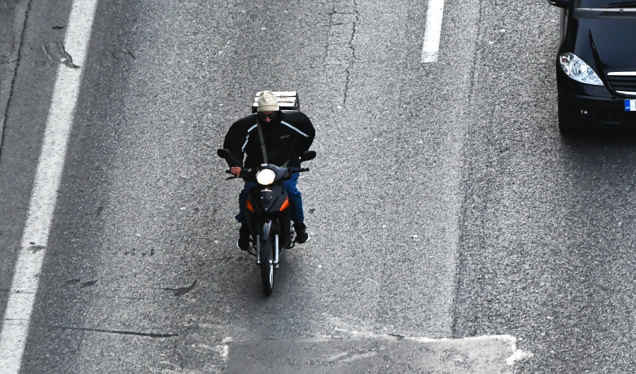 Ξάφριζαν τις εισπράξεις courier και ότι είχαν στις τσέπες τους