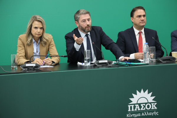 ΠΑΣΟΚ: Στην πρώτη γραμμή το ιδιωτικό χρέος – Οι 13 παρεμβάσεις και το πολιτικό μήνυμα Ανδρουλάκη