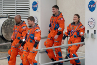 Artemis II: Η πρώτη επανδρωμένη αποστολή της NASA στη Σελήνη μισό αιώνα μετά - Δείτε live