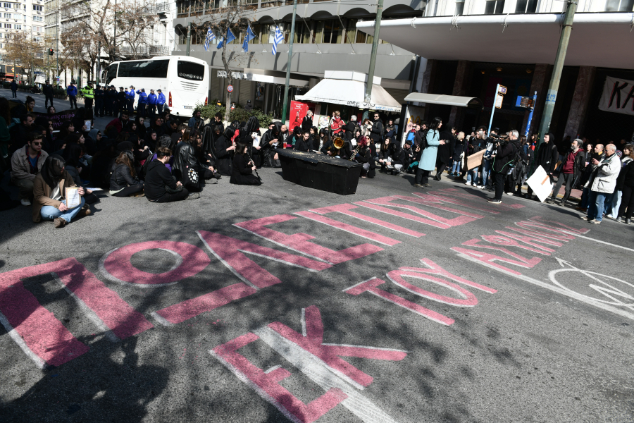 Αυτή είναι η ρύθμιση για τους καλλιτέχνες - Τι προβλέπει η ΚΥΑ για το μισθολόγιο