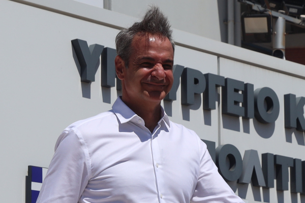 Ο Κυριάκος Μητσοτάκης μετά τη σύσκεψη για τις μεγάλες φωτιές στην Ελλάδα