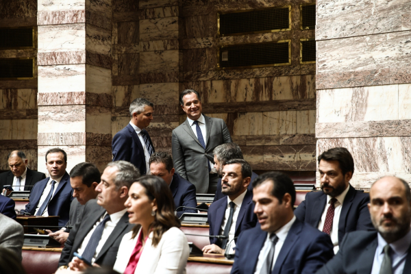 Το προεκλογικό... κρυφτό εντός της ΝΔ - «Γαλάζια» Κοινοβουλευτική ομάδα σε νευρική κρίση