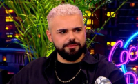 Akylas: Ποζάρει με τα βραβεία του από τα MAD VMA – «Μη σταματάτε ποτέ»