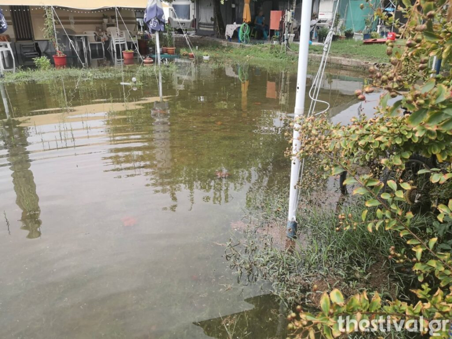 Κοκοκαιρία: «Κολυμπάνε» τα χωριά της Χαλκιδικής, «βούλιαξε» στα λασπόνερα camping (Εικόνες & βίντεο)