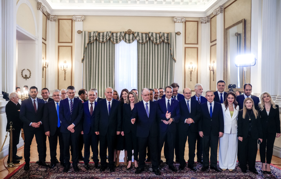 Ανασχηματισμός 2025: «Λίγα λόγια, πολλή δουλειά» - Τα μηνύματα των νέων μελών της κυβέρνησης