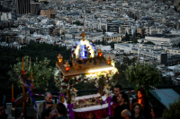 Μεγάλη Παρασκευή: Οι Μεγάλες Ώρες, η Αποκαθήλωση του Εσταυρωμένου και η περιφορά του Επιταφίου