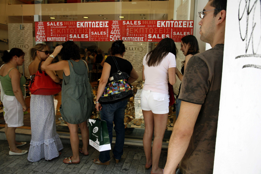 Αλλάζει το ωράριο των καταστημάτων, τι θα ισχύσει με τους μισθούς των εργαζομένων