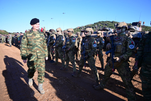 Κατατέθηκε το νομοσχέδιο του υπουργείου Άμυνας - Αλλαγές σε μισθούς, βαθμούς, εθελοντική στράτευση γυναικών