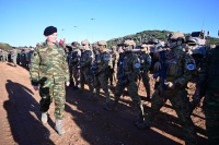 Κατατέθηκε το νομοσχέδιο του υπουργείου Άμυνας - Αλλαγές σε μισθούς, βαθμούς, εθελοντική στράτευση γυναικών