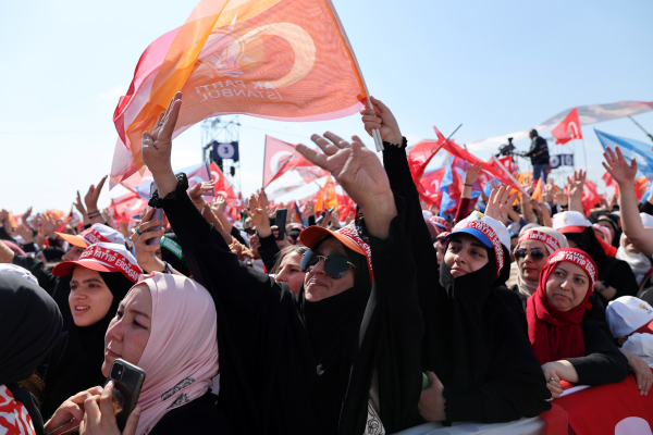 Ακύρωσε την προεκλογική του εκστρατεία και ο Σινάν Ογάν, «ταράζει» τα πολιτικά νερά η απόσυρση Ιντζέ