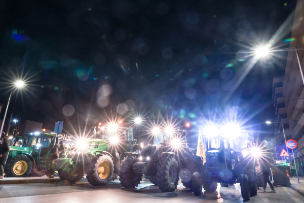 Πανελλαδική Επιτροπή Μπλόκων κατά κυβέρνησης: Κρατά όμηρο τον ταξιδιώτη και εχθρό τον αγρότη