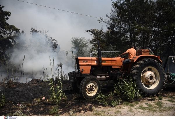 Φωτιά στη Θεσσαλονίκη - Μεγάλες ζημιές σε σπίτια
