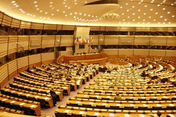 Ολομέλεια του ΕΚ: Υπέρ της ελάφρυνσης του χρέους αρκετές πολιτικές ομάδες
