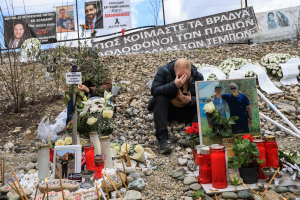 Θύελλα μετά την «ανάγνωση» του πορίσματος Καρώνη για τα Τέμπη