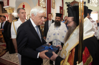 Φωτιά στην Χίο: Επικοινωνία Παυλόπουλου - Μητροπολίτη Χίου