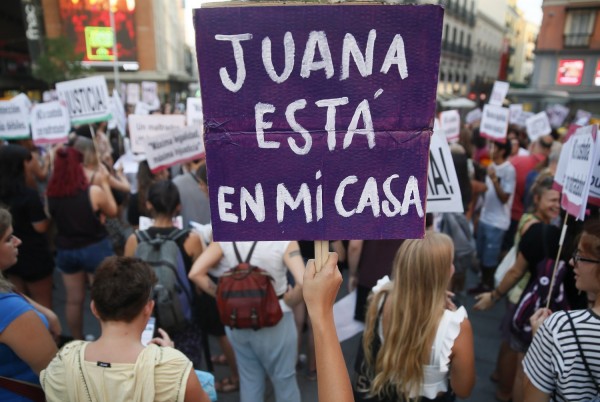 Συγκλονίζουν οι ιστορίες οικογενειών που ξεκληρίστηκαν στην Καταλονία