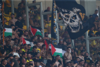 ΑΕΚ- Χάποελ Μπερ Σεβά: Παλαιστινιακές σημαίες στις κερκίδες του OPAP Arena (Εικόνες)