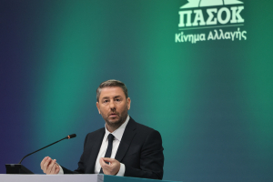 Το ΠΑΣΟΚ σε νέες περιπέτειες εσωστρέφειας