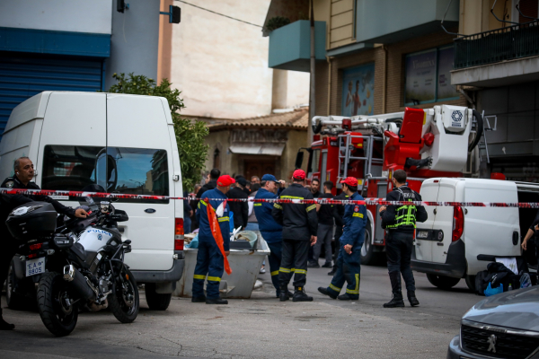 Έκρηξη στον Κολωνό: Σε σακούλα που περιείχε ένα βάζο με ναρκωτικά και μια ζυγαριά ο εκρηκτικός μηχανισμός