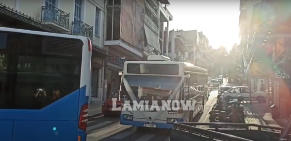 Απίστευτος γάμος στη Λάρισα: Με λεωφορείο έφτασε ο γαμπρός στην εκκλησία (βίντεο)