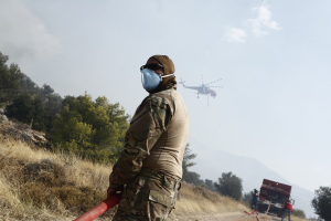 Φωτιά στην Πάρνηθα: Αναζωπύρωση κοντά στο φρούριο Φυλής, τι ισχύει στα άλλα «μέτωπα»