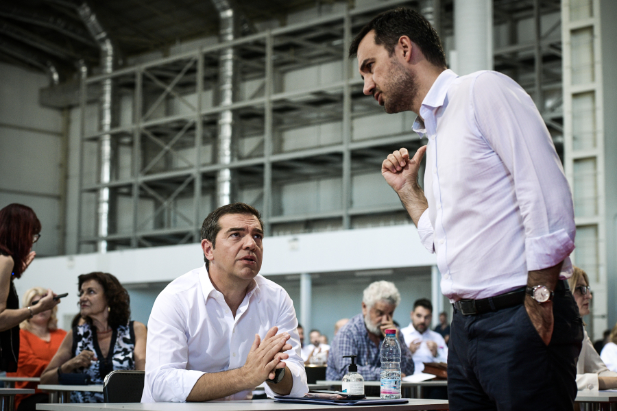 Συλλυπητήρια Τσίπρα σε Χαρίτση για την απώλεια του πατέρα του