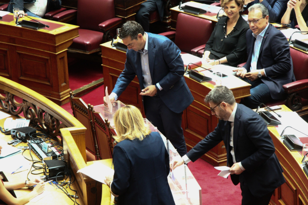 Τσίπρας VS Ανδρουλάκης - Τι έδειξε η δημοσκόπηση της Pulse