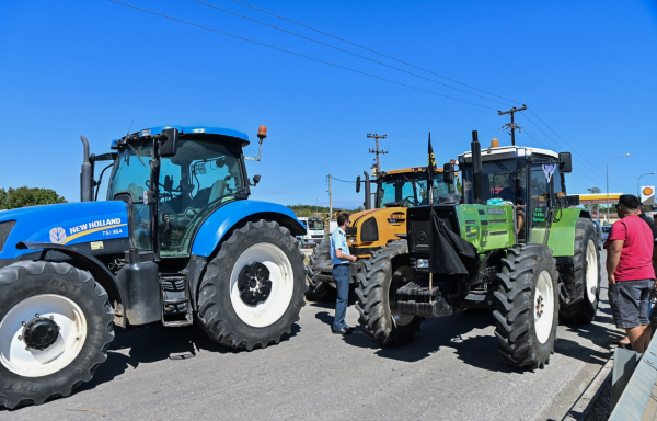 Οι αγρότες συζητούν και κάθοδο στην Αθήνα