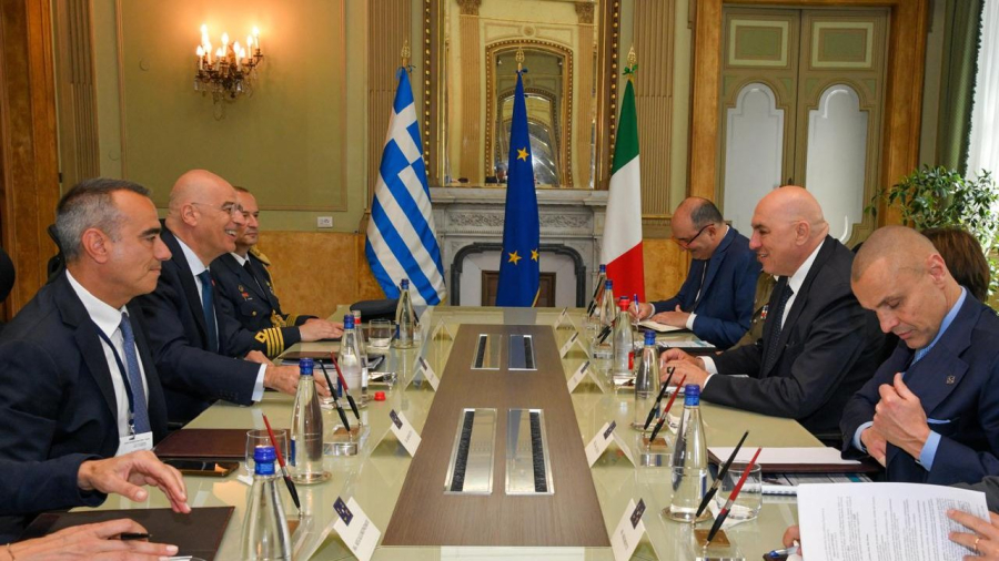 Η ενίσχυση της αμυντικής συνεργασίας Ελλάδας-Ιταλίας στη συνάντηση Δένδια με τον Ιταλό ομόλογό του