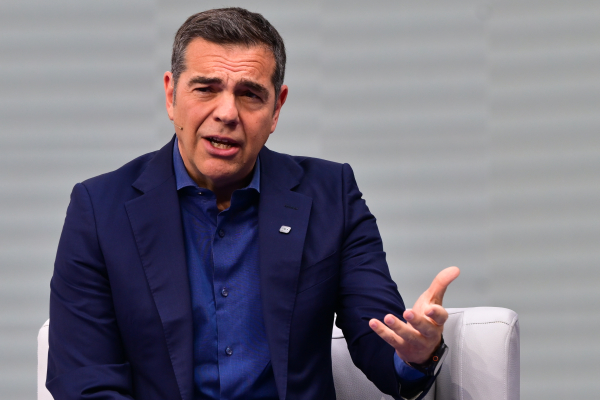 Τσίπρας: Στη Νίκαια συνομιλεί με τους πολίτες