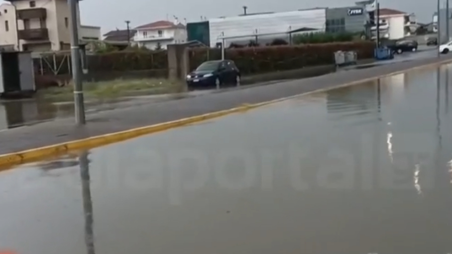 «Άνοιξαν» οι ουρανοί στην Τρίπολη: Πλημμυρικά φαινόμενα μετά από καταιγίδα (Βίντεο)