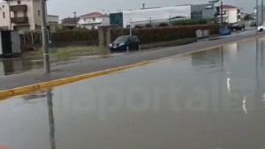 «Άνοιξαν» οι ουρανοί στην Τρίπολη: Πλημμυρικά φαινόμενα μετά από καταιγίδα (Βίντεο)