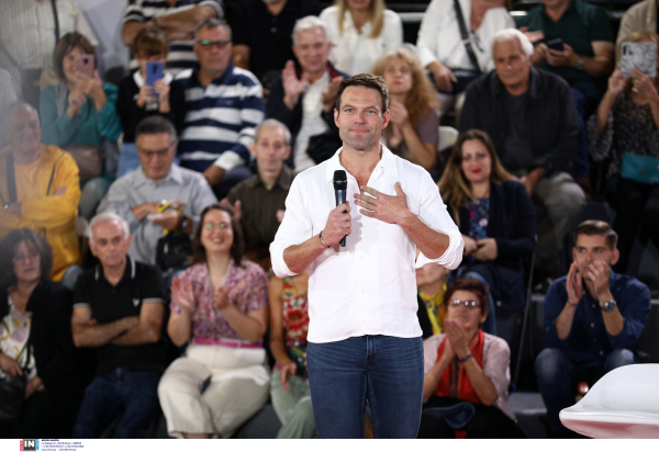 Θερμή υποδοχή Κασσελάκη από ομογενείς στη Νέα Υόρκη: «Να αλλάξεις την Ελλάδα!»