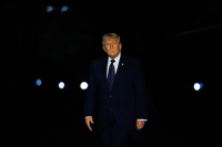 Έξοδο αναζητά ο Ντόναλντ Τραμπ - Έρχεται τιμωρία στις εκλογές για τις τιμές στις αντλίες και το κόστος ζωής