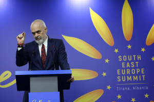 Αμετανόητος ο Ράμα παρά τον σάλο για το on air σπρώξιμο σε γυναίκα δημοσιογράφο