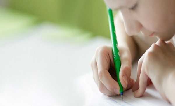 Λιγότερα μαθήματα στο δημοτικό προωθεί το υπουργείο Παιδείας